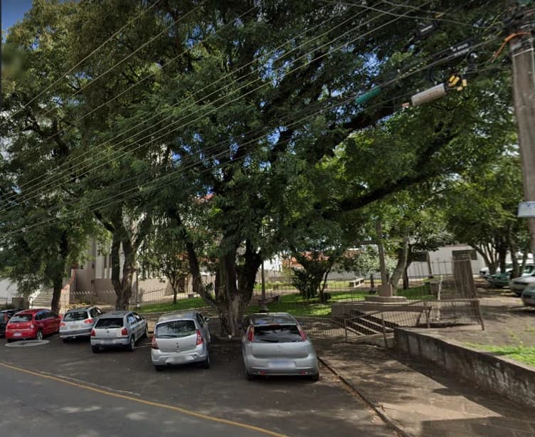 Praça da Igreja Santa Terezinha