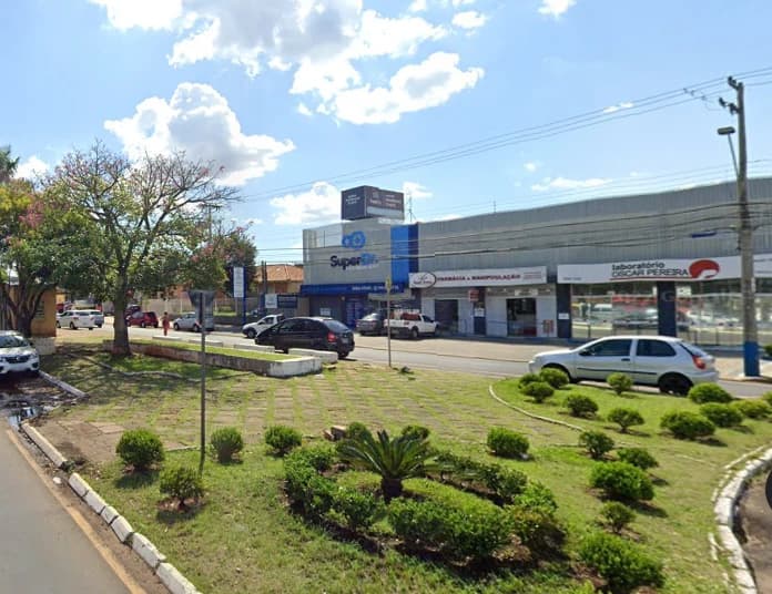 Praça em Frente ao Terminal Uvaranas
